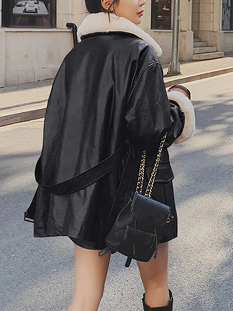 Blouson femme noir en simili cuir à col fourrure et ceinture