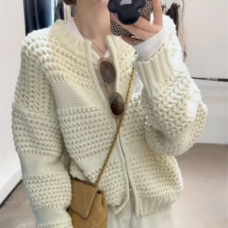 Cardigan Torsadé Femme – Maille Épaisse, Zip et Col Rond
