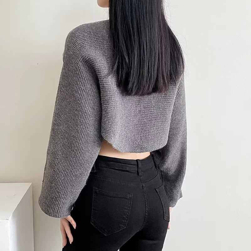 Pull Court Asymétrique Femme – Maille Unie et Manches Longues