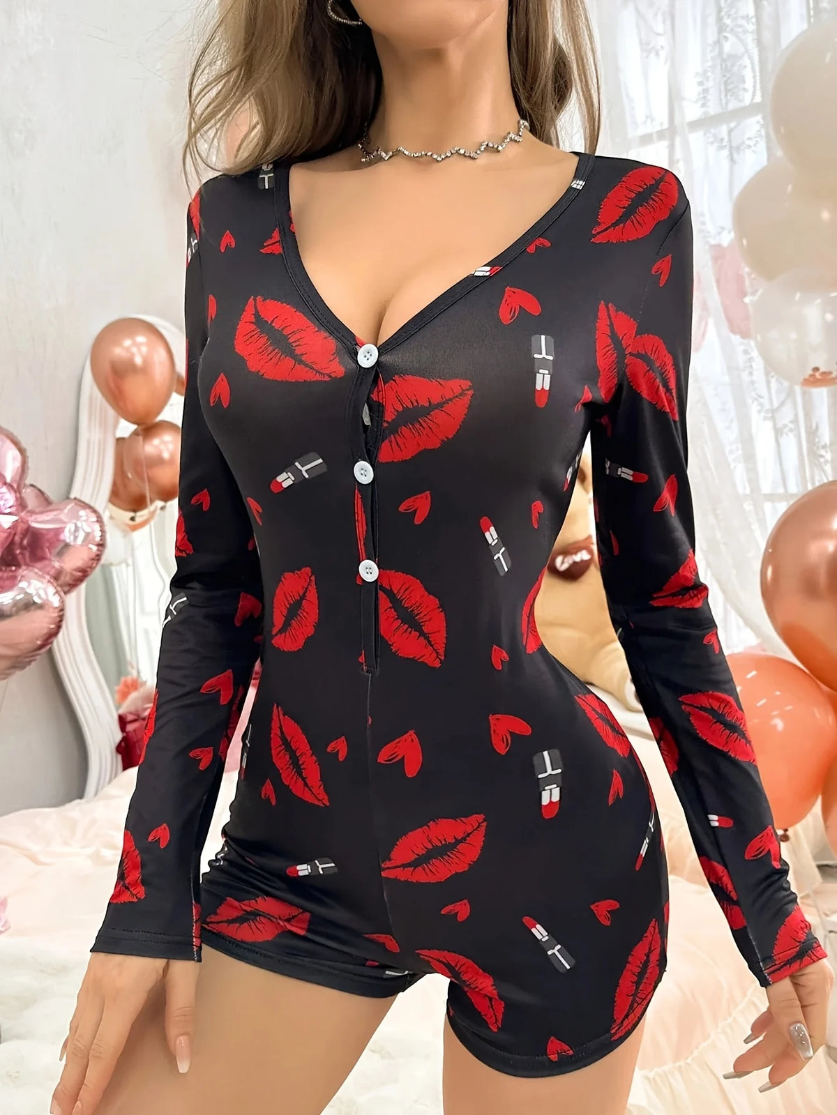 Combinaison de Nuit Femme – Lèvres Rouges, Col V et Boutons