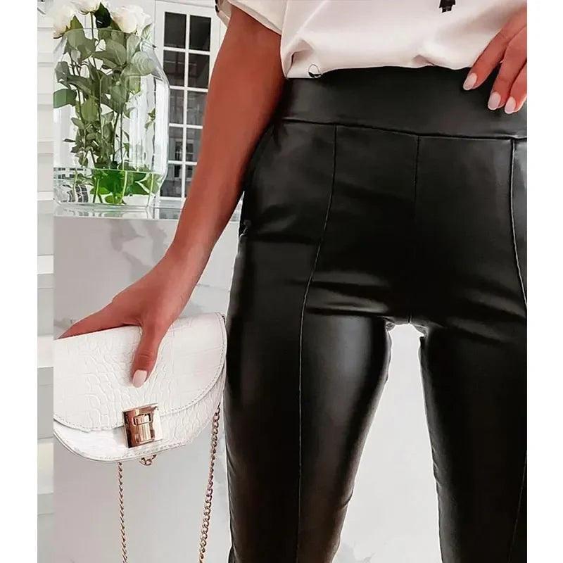 Pantalon Ajusté Taille Haute en Similicuir à Empiècements