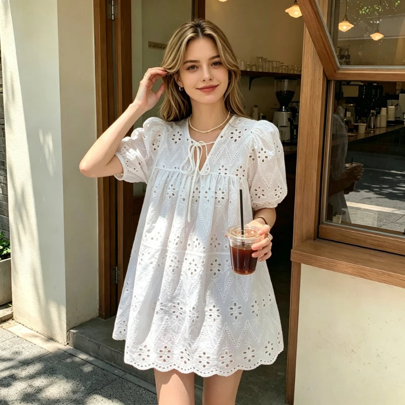 Chemise d’Été Femme – Col V et Dentelle Florale