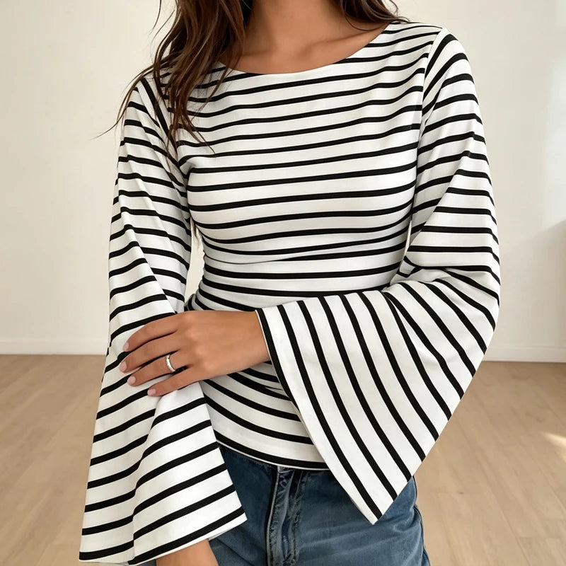 T-shirt Rayé Femme – Col Bateau et Manches Évasées