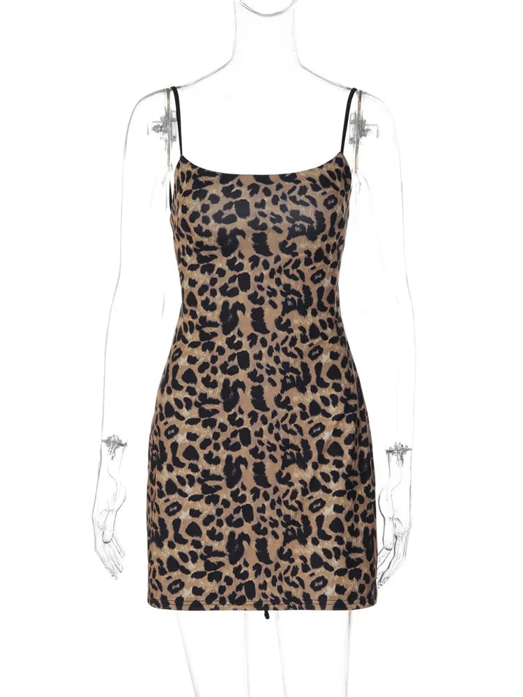 Robe courte femme trapèze léopard à dos nu