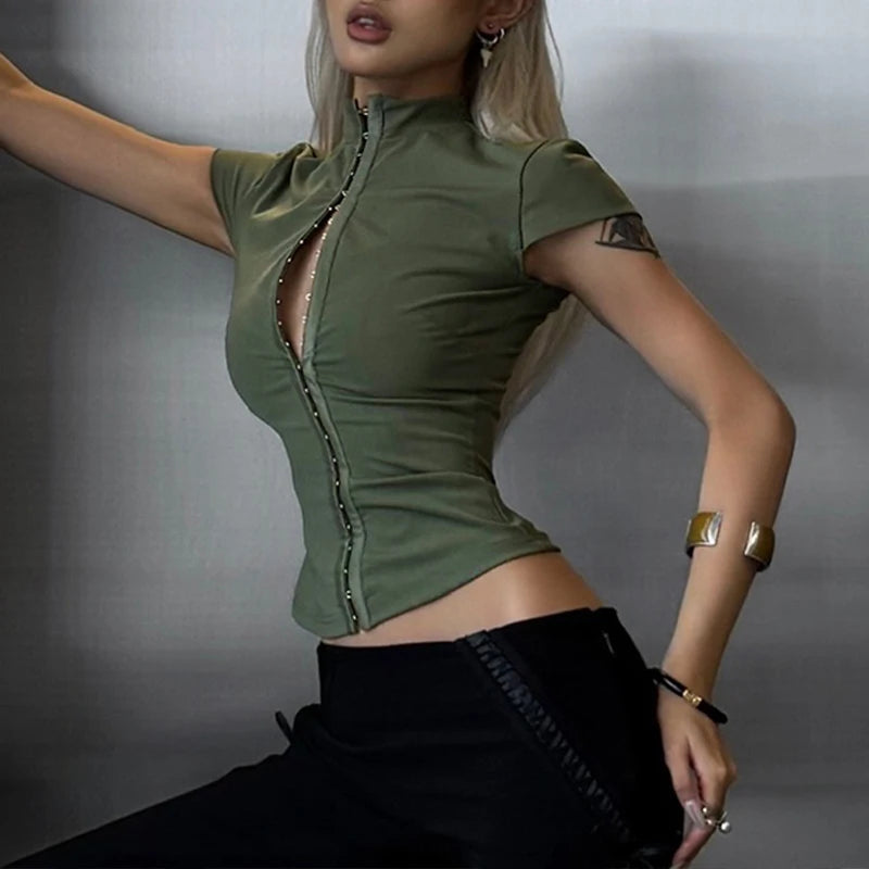 T-shirt Moulant Femme – Col Montant et Boutonnage à Boucle