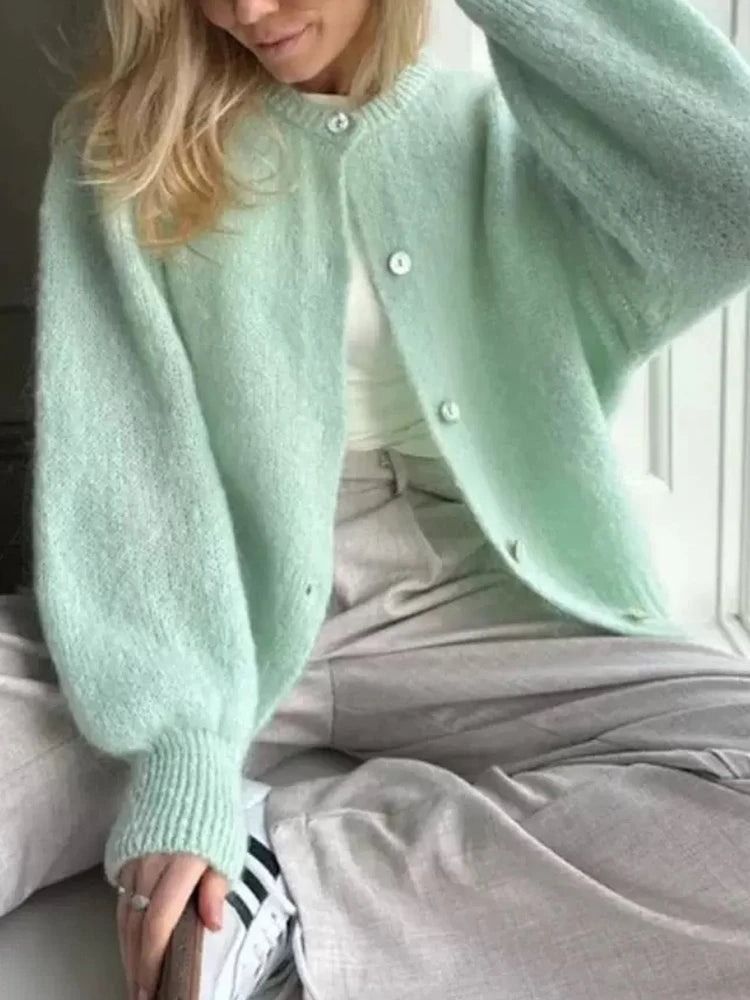 Pull Doux Femme – Maille et Boutonnage