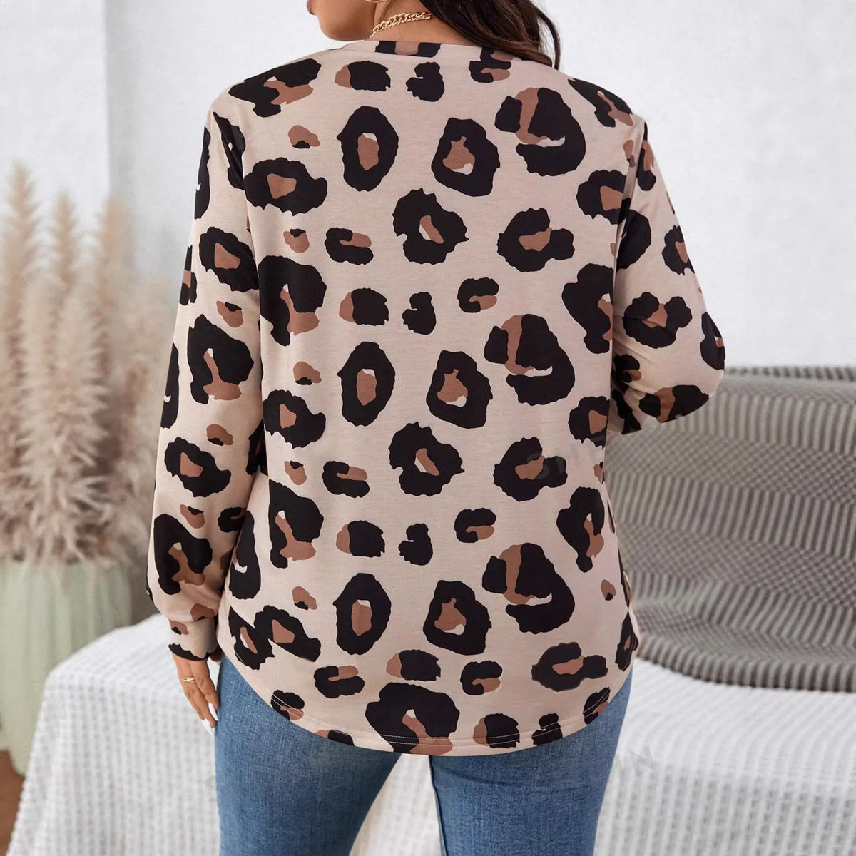 T-shirt Léopard Femme – Coupe Ample et Manches Longues