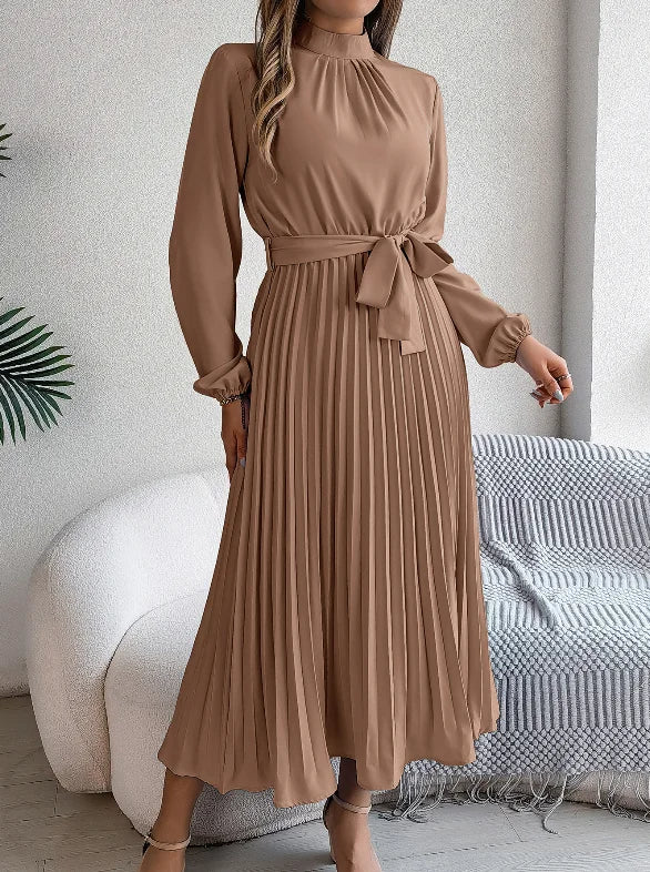 Robe Longue Plissée Femme – Col Montant et Laçage