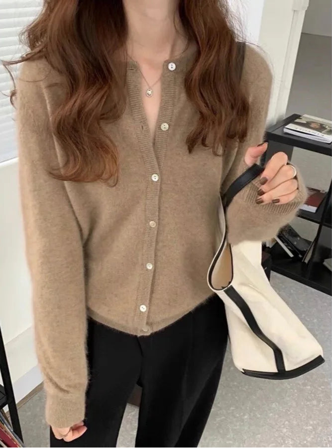 Cardigan Doux Femme – Maille et Col Rond