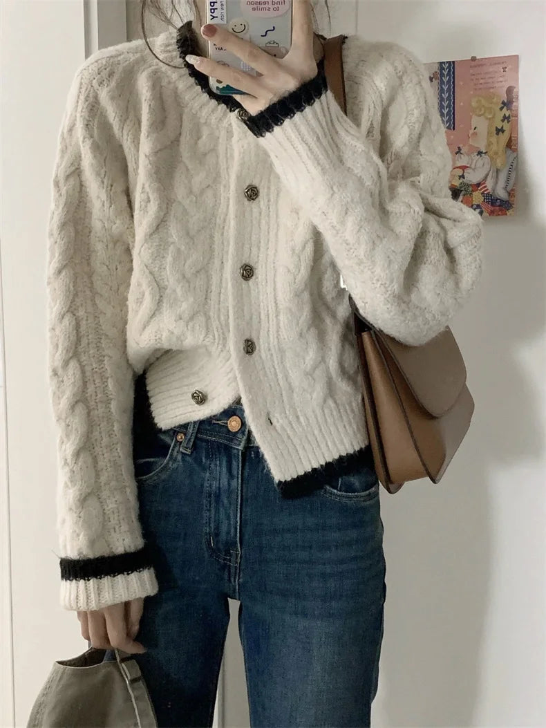 Cardigan Rétro Femme – Maille aux Couleurs Contrastées