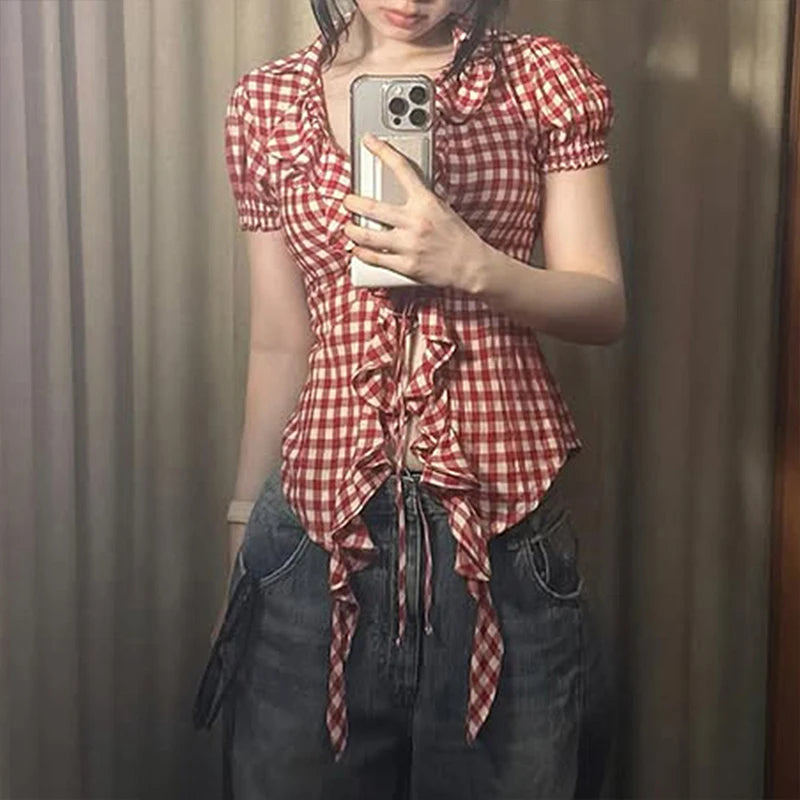 T-shirt à Carreaux Rouges Femme – Volants et Laçage