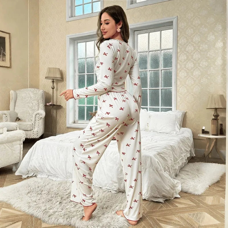 Pyjama Femme à Motifs Nœuds – Détails en Dentelle
