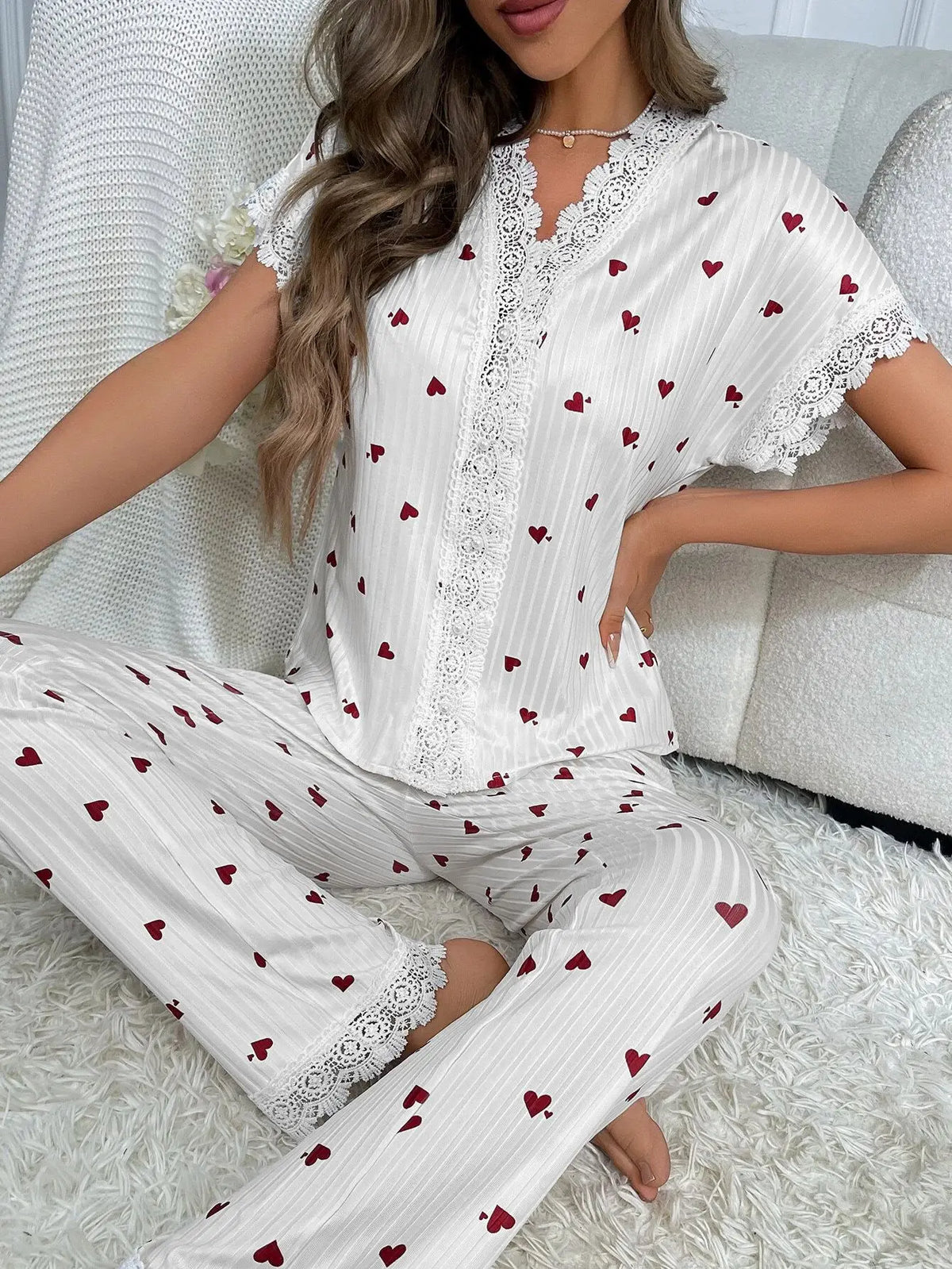 Pyjama à Cœurs Femme – Haut Manches Courtes en Dentelle et Pantalon