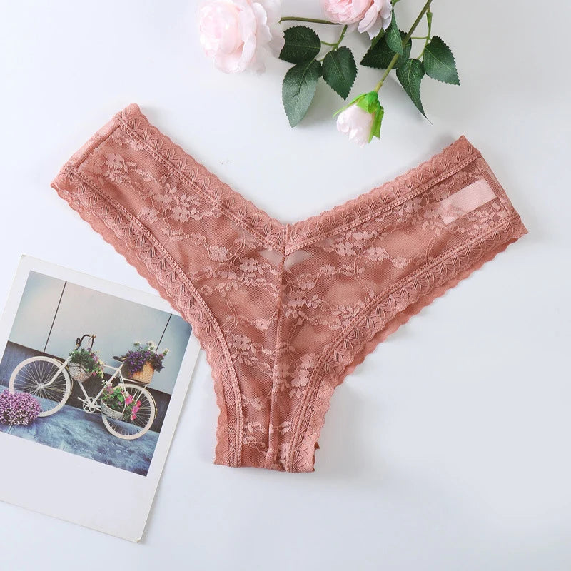 String Dentelle Femme – Fleurs et Brides Croisées