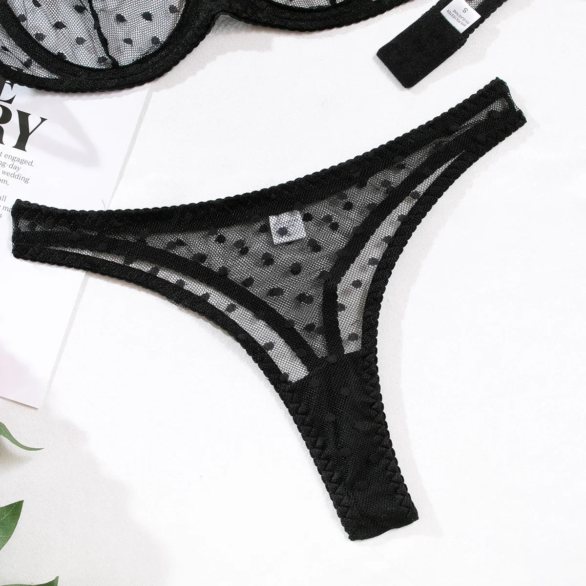 Ensemble Lingerie Femme – Demi-Bonnet et String à Pois