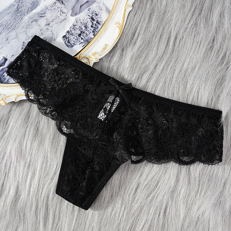String Femme – Dentelle Délicate