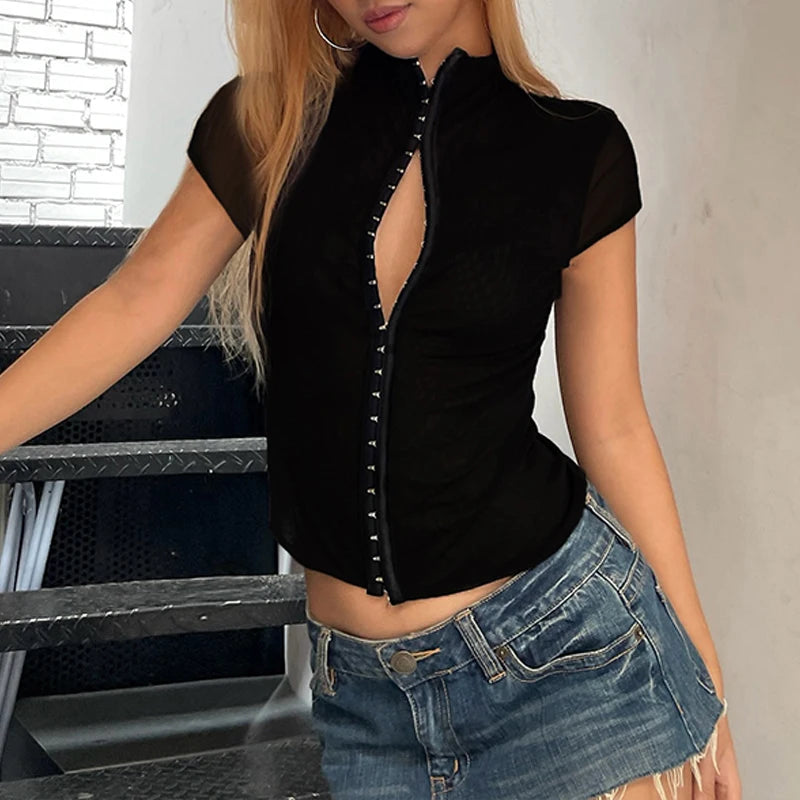 T-shirt Moulant Femme – Col Montant et Boutonnage à Boucle