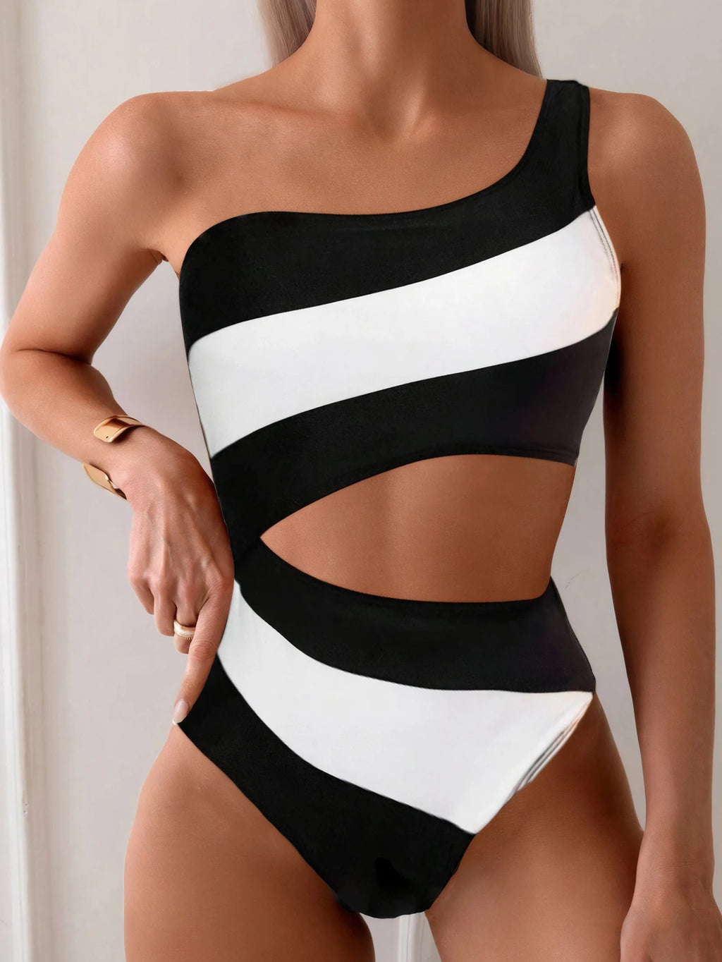 Maillot de bain une pièce asymétrique épaule dénudée pour femmes