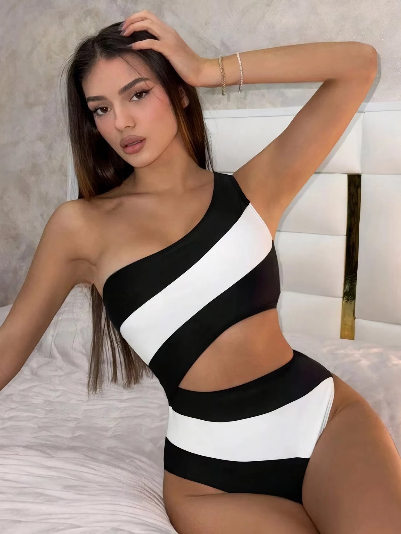 Maillot de bain une pièce asymétrique épaule dénudée pour femmes