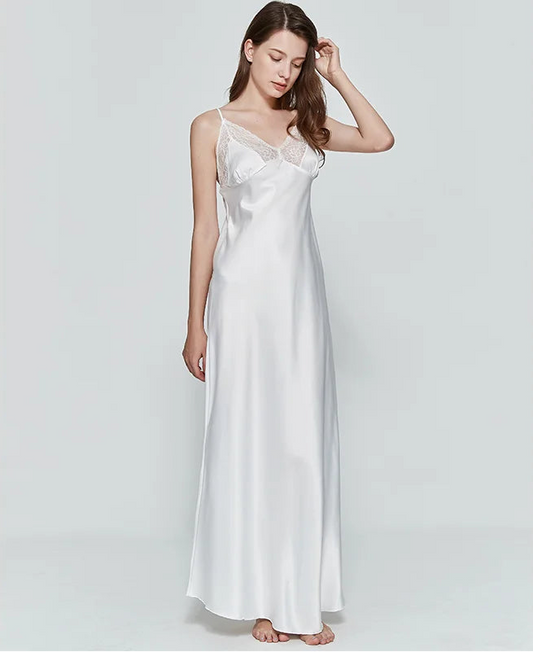 Robe de Nuit Longue Femme – Satin et Décolleté en Dentelle