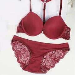 Ensemble soutien-gorge Push Up avec boucle avant et sangle d'épaule et culotte pour femmes