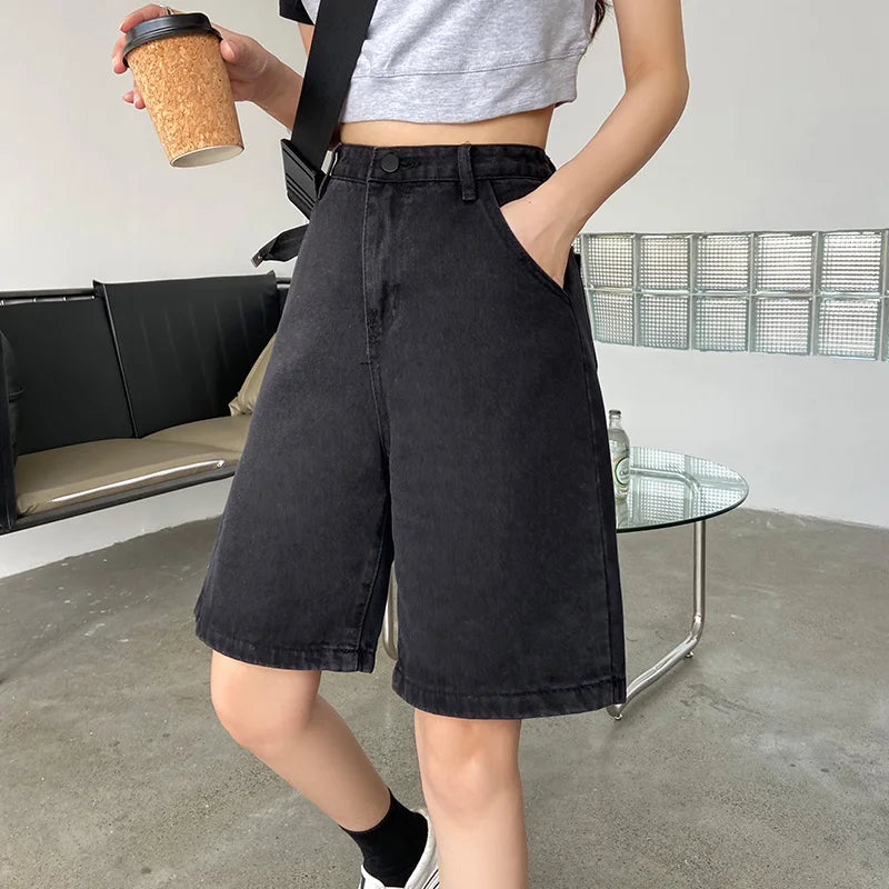 Bermuda en jean noir à boutons droits pour femmes