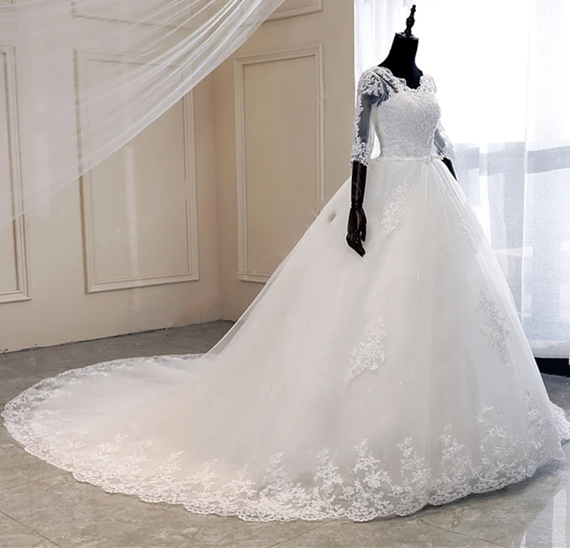 Robe de mariée à manches longues avec appliques en dentelle pour femmes