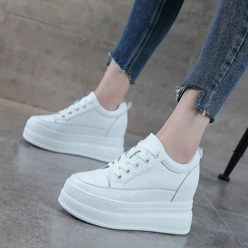 Baskets blanches à talons compensés 9cm pour femmes