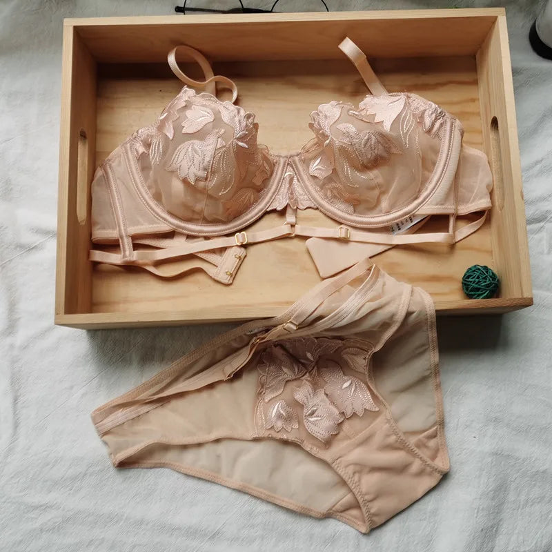 Ensemble de soutien-gorge brodé de fleurs avec dentelle transparente et culotte pour femmes