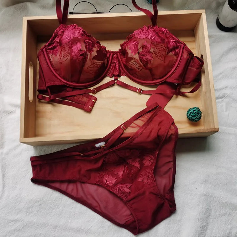 Ensemble de soutien-gorge brodé de fleurs avec dentelle transparente et culotte pour femmes