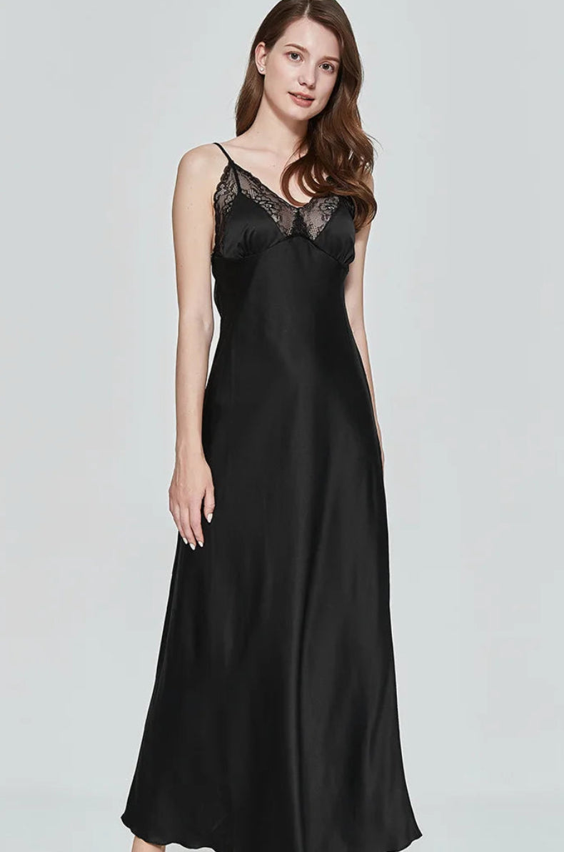 Robe de Nuit Longue Femme – Satin et Décolleté en Dentelle