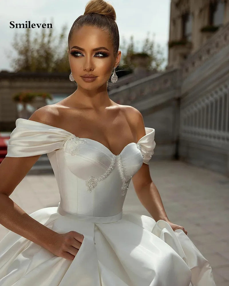 Robe de mariée de princesse en satin pour femmes