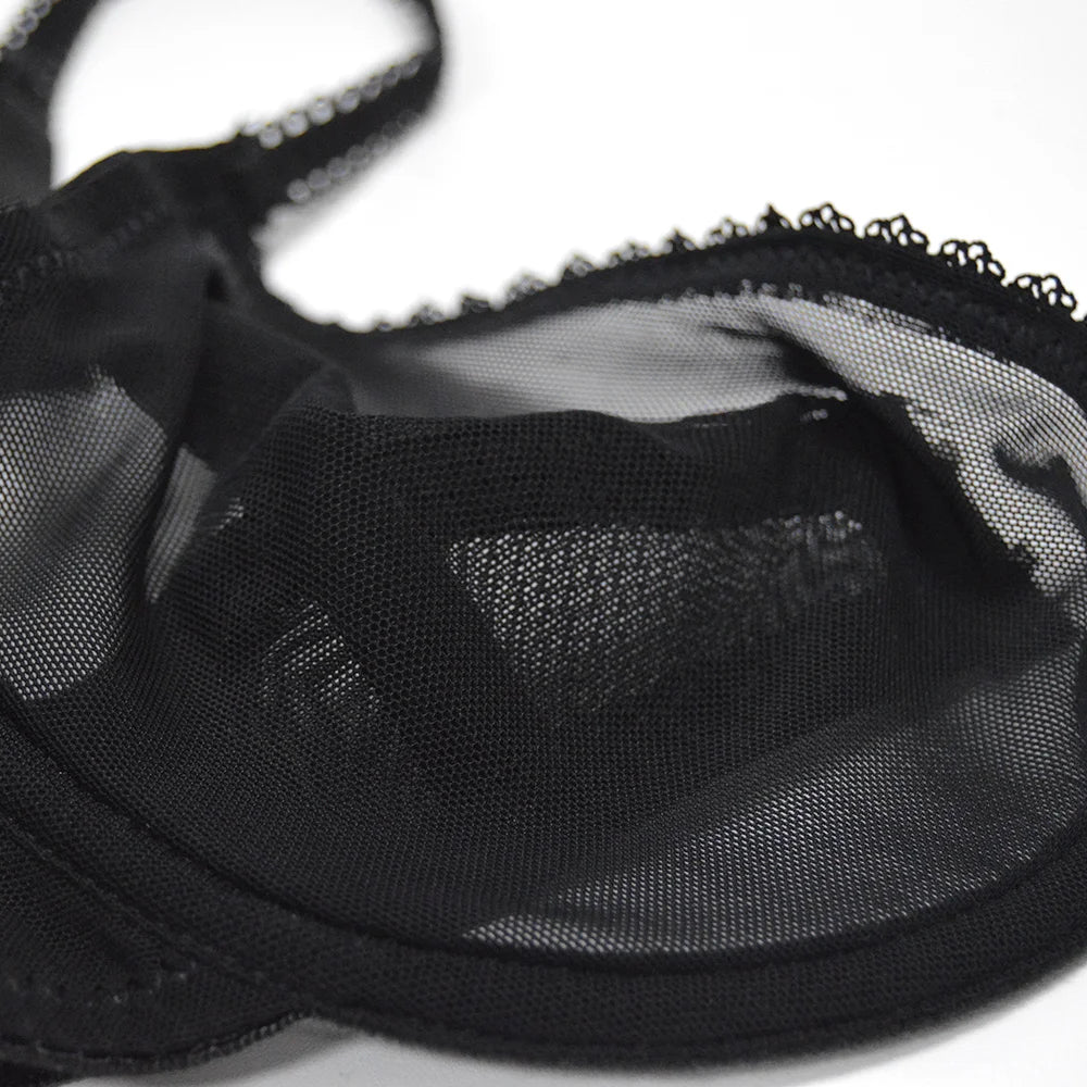 Lingerie en maille transparente à armatures