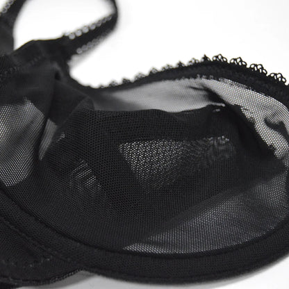 Lingerie en maille transparente à armatures