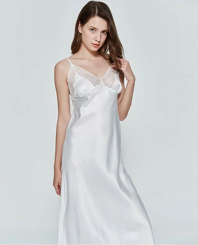 Robe de Nuit Longue Femme – Satin et Décolleté en Dentelle