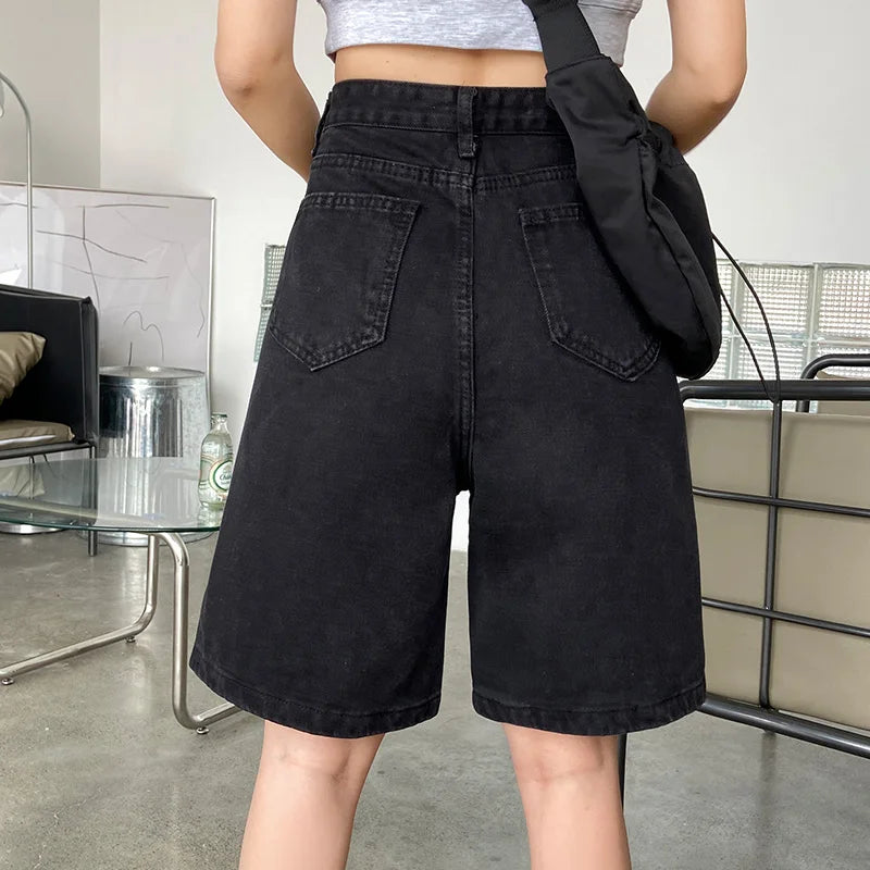 Bermuda en jean noir à boutons droits pour femmes