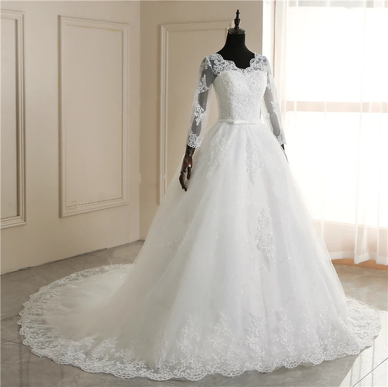 Robe de mariée à manches longues avec appliques en dentelle pour femmes