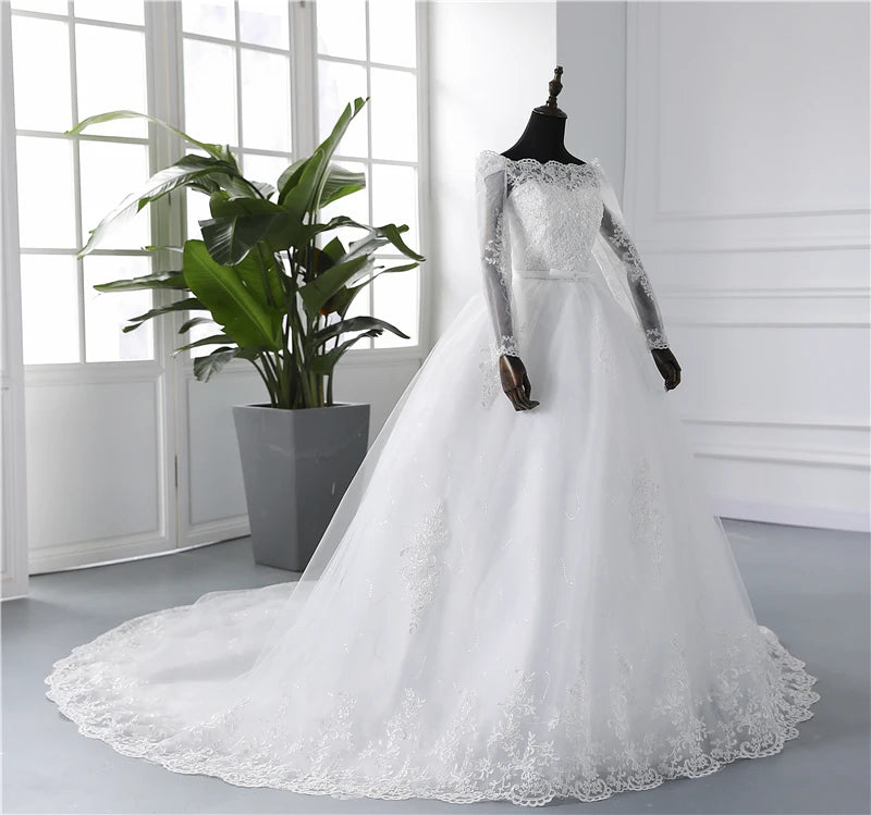 Robe de mariée à manches longues avec appliques en dentelle pour femmes
