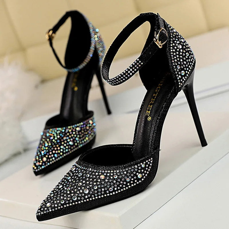 Chaussures à talons hauts brillants et strass pour femmes