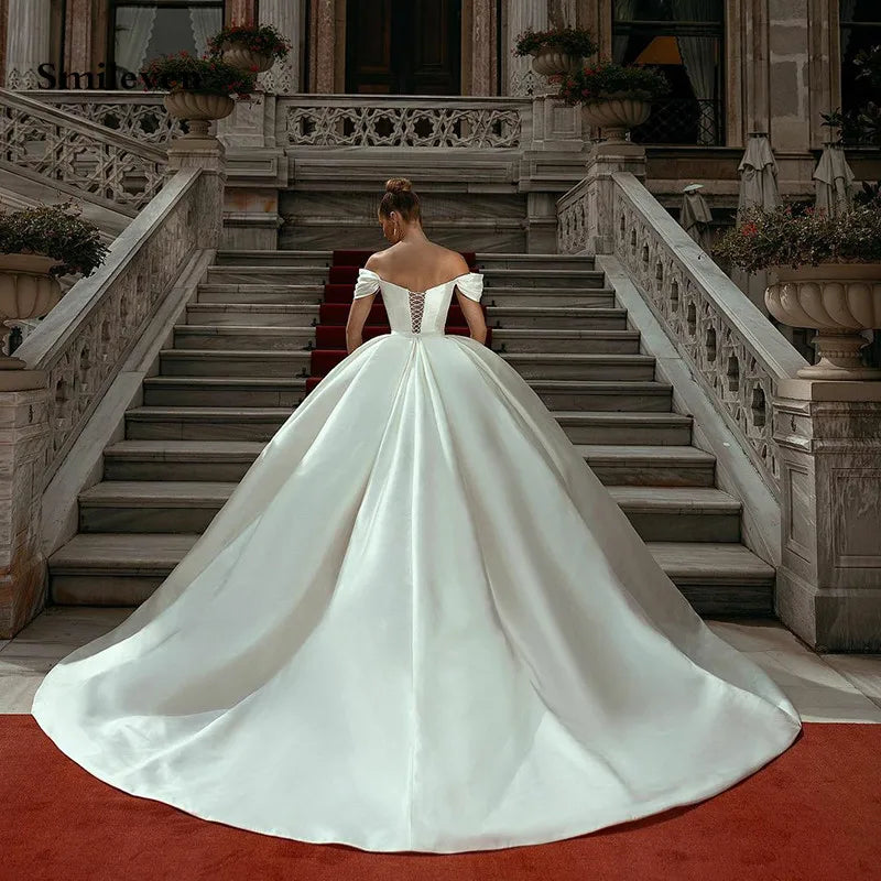 Robe de mariée de princesse en satin pour femmes