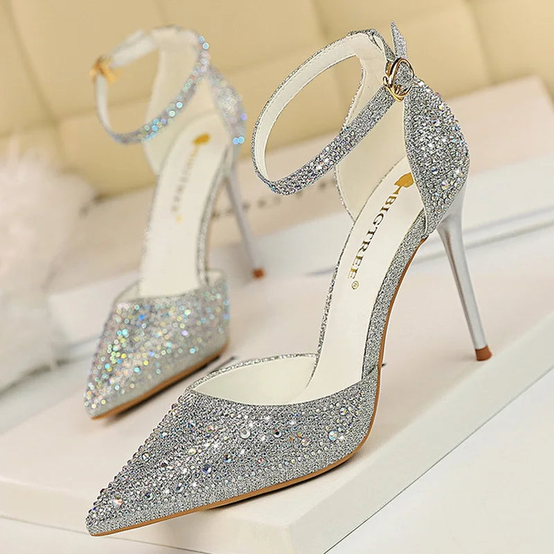 Chaussures à talons hauts brillants et strass pour femmes