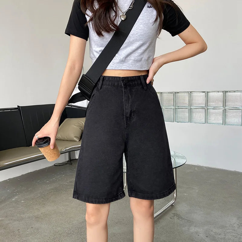 Bermuda en jean noir à boutons droits pour femmes