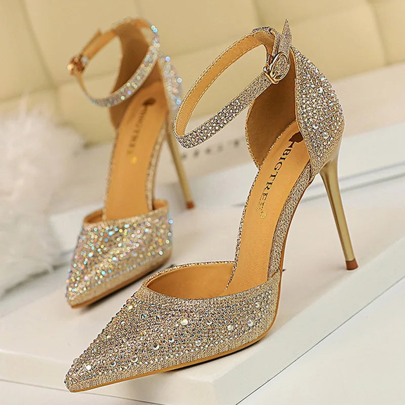 Chaussures à talons hauts brillants et strass pour femmes