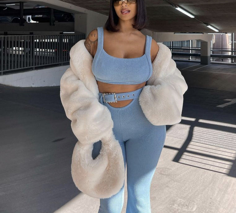 Ensemble deux pièces débardeur et pantalon évasé à taille découpée avec ceinture pour femmes