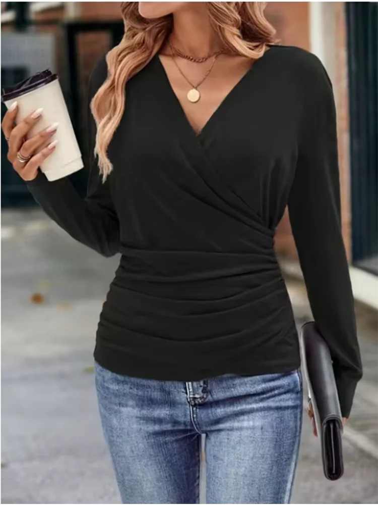 T-shirt noir décontracté à manches longues et col en V pour femmes