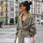 Manteau court à lacets pour femmes