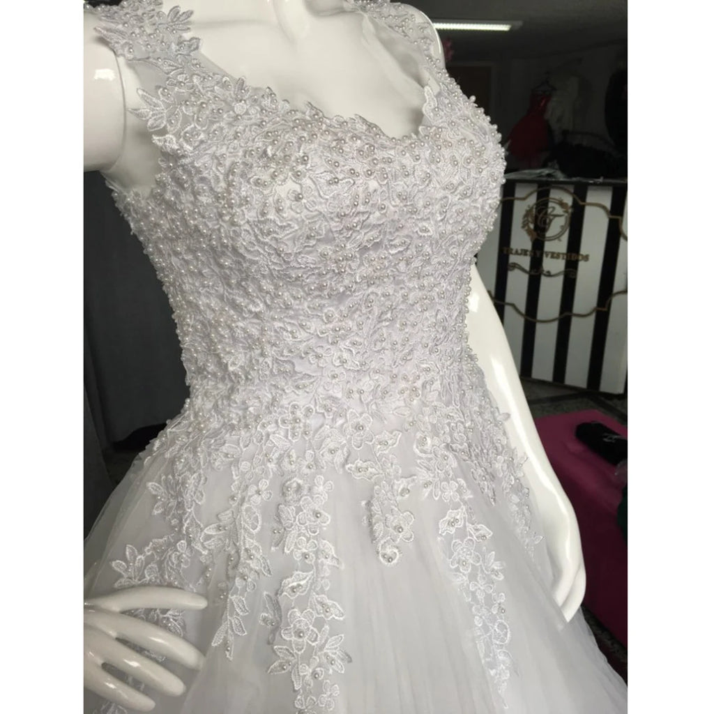 Robe de mariée ornée de perles pour femmes