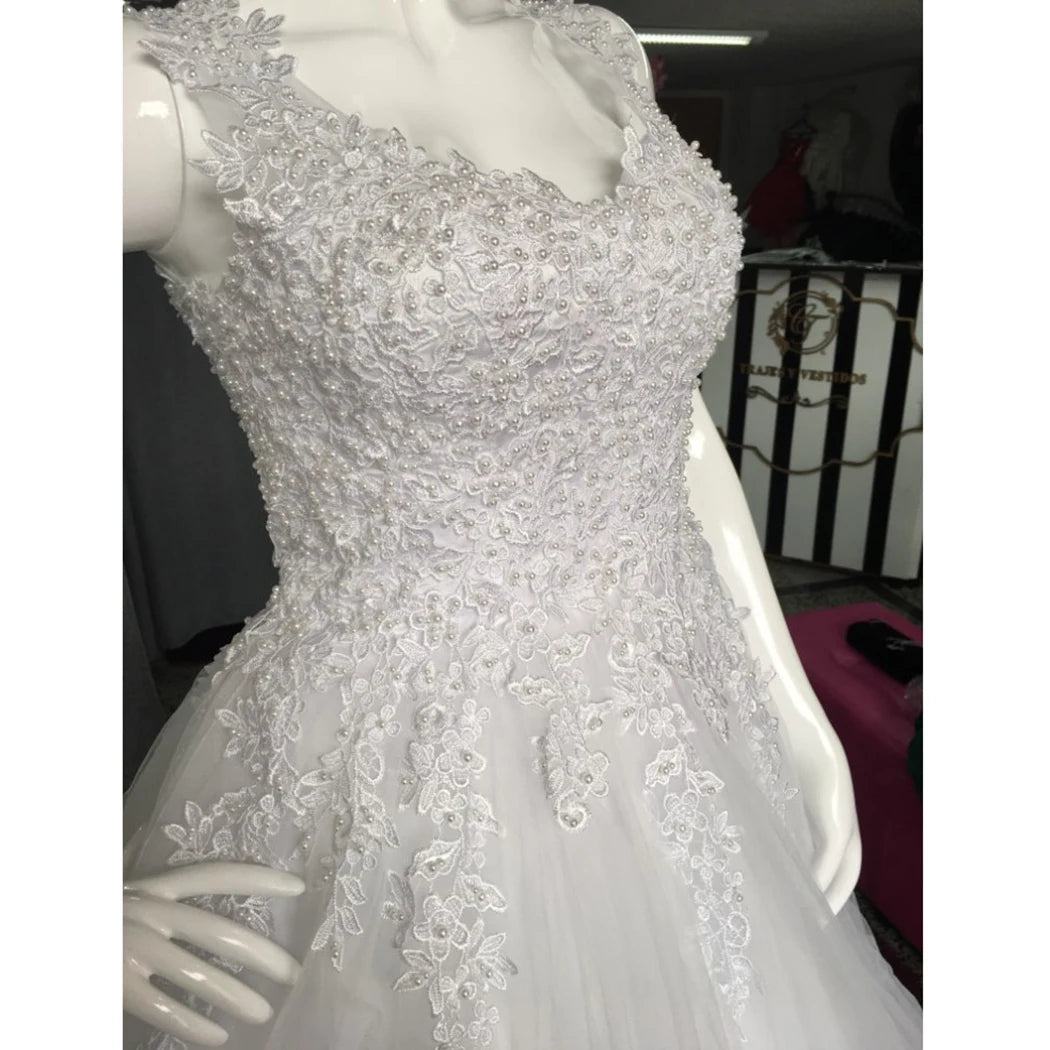 Robe de mariée ornée de perles pour femmes