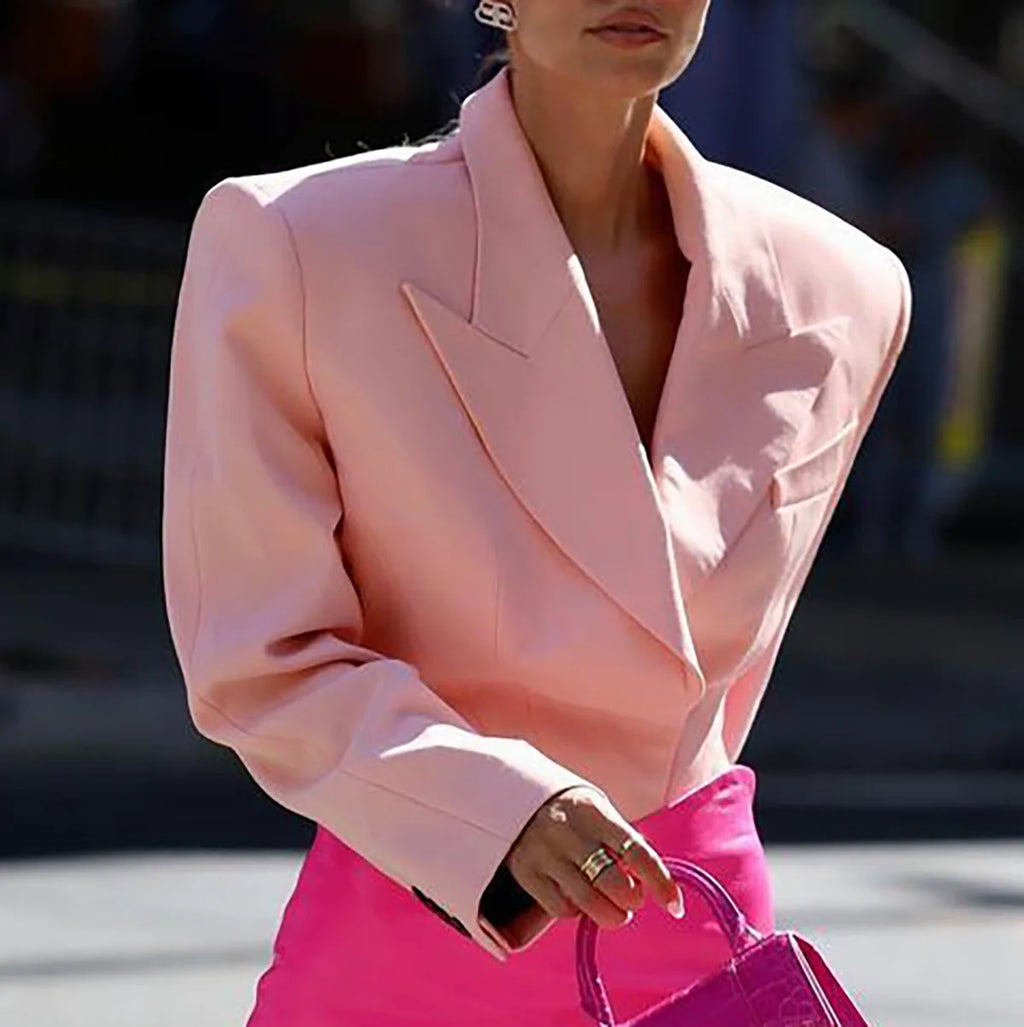 Veste à épaules rembourrées et taille découpée pour femmes