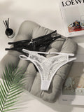 String sexy en dentelle pour femmes